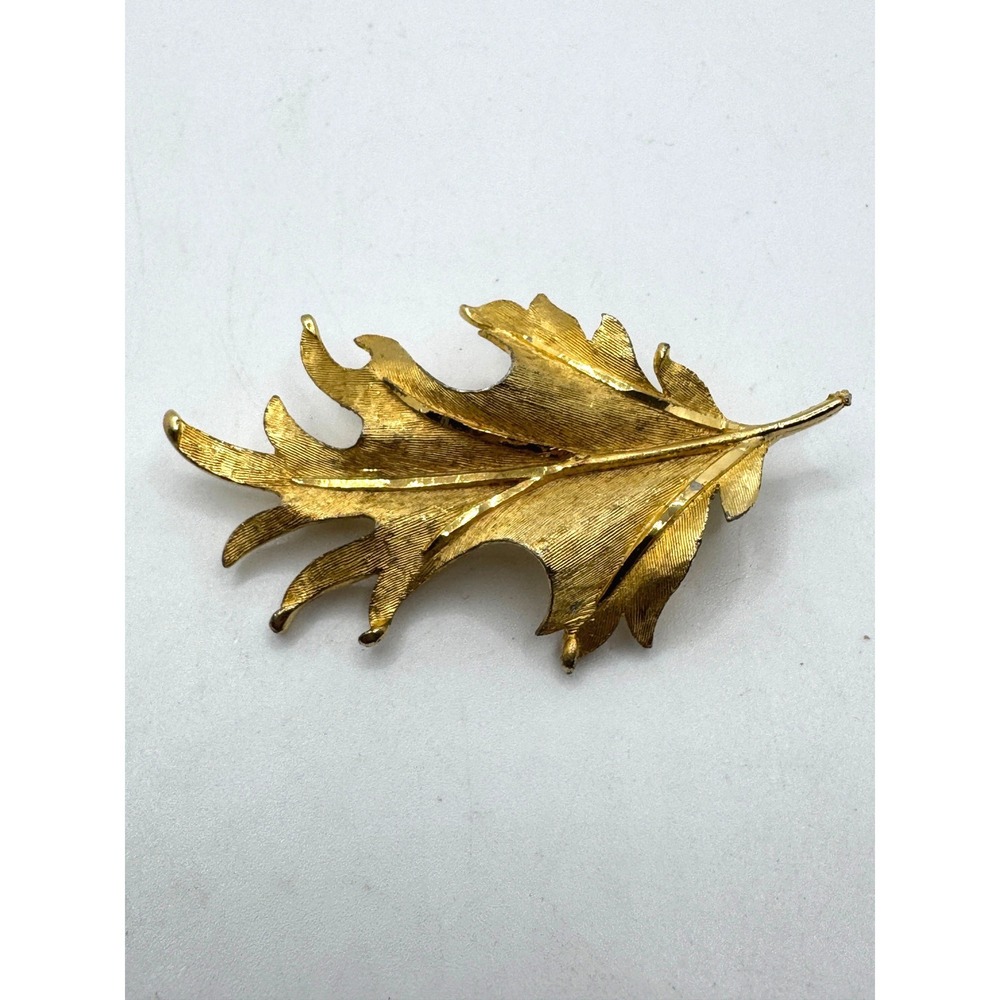 Vintage B.S.K. Gold Tone Textured Oak Leaf Brooch Pin Mid Century Botanical